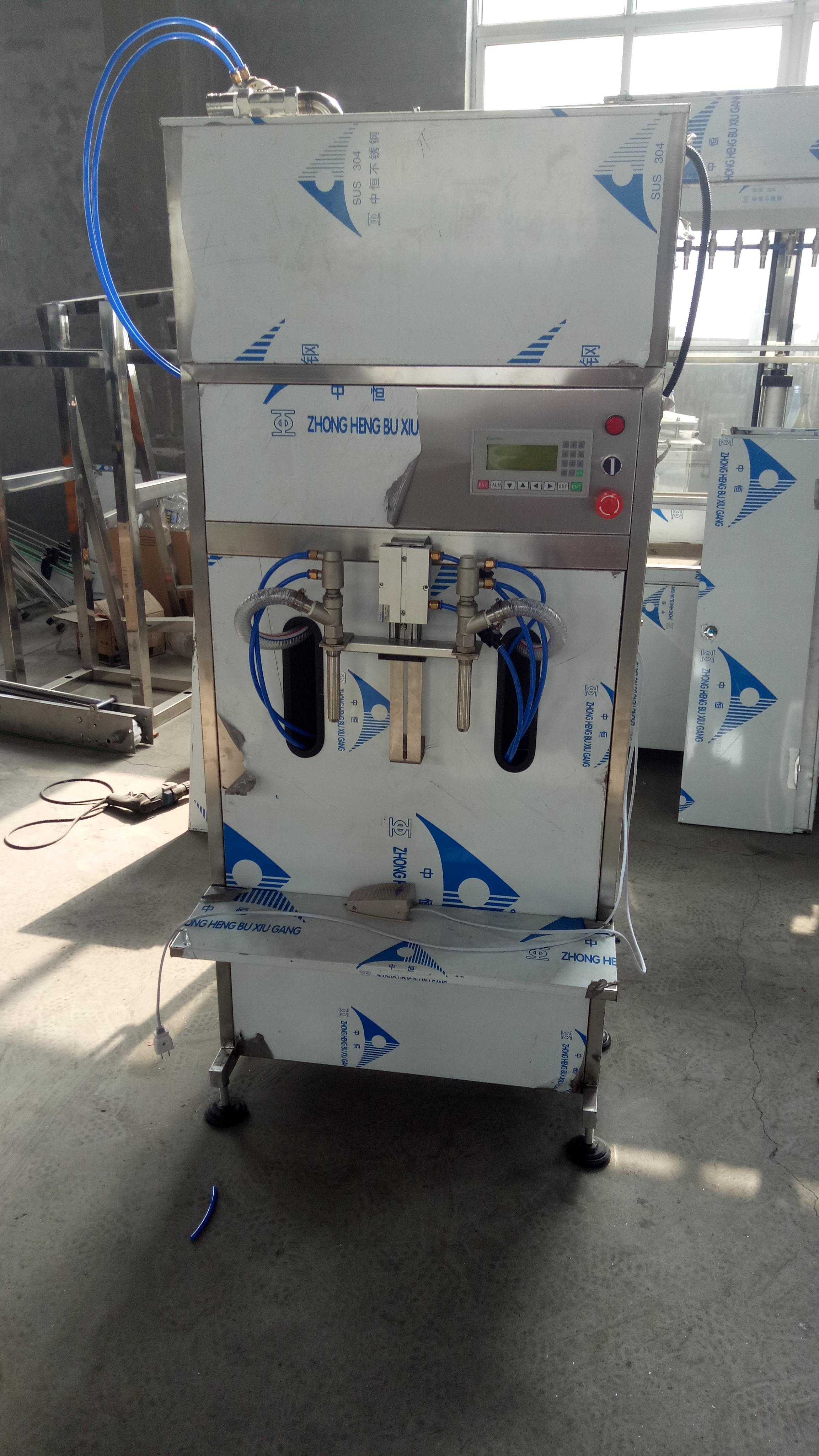 半自动液体灌装机 白酒半自动灌装机 小型白酒生产线 定量灌装机