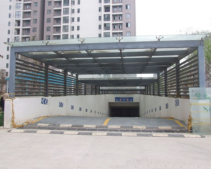 西安亚格玻璃车库雨棚，地下车库入口玻璃钢结构玻璃定做加工