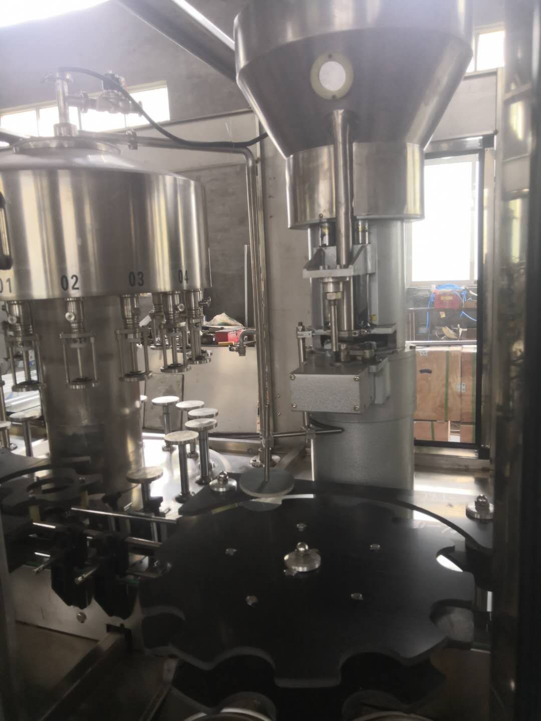 全自动葡萄酒灌装机 中鲁灌装机 红酒灌装机 种类齐全 品质保证