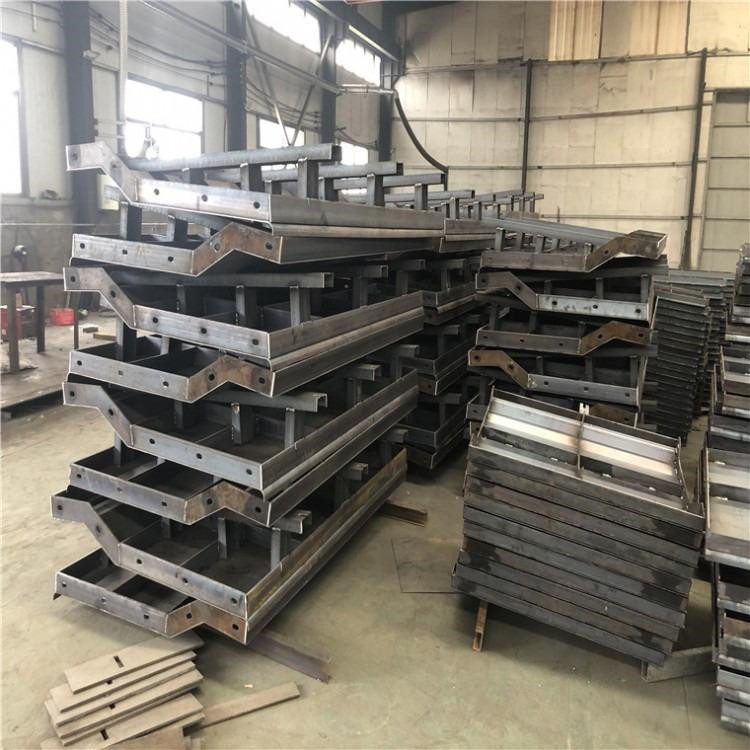 湖北 <em>防</em>模撞墙具 现浇防撞墙钢模板 高速防撞墙模具 致宏老厂家 品质保障