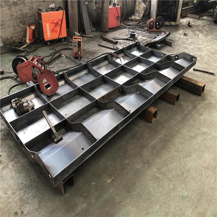 预制防撞墙模具 高铁防撞墙模具 混凝土现浇防撞墙模具 致宏工厂价