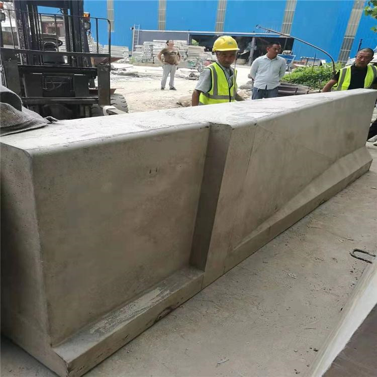 致宏模具厂生产  防撞墙模具 现浇防撞墙模具 预制防撞墙钢模具不涨模 