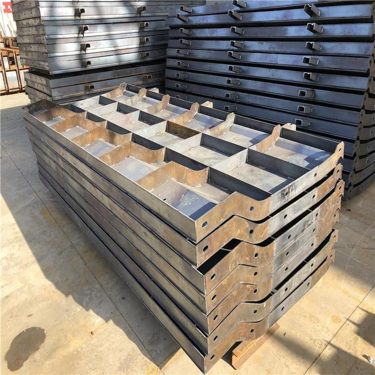 高铁防撞墙钢模具 高速防撞墙钢模具 现浇防撞墙模具 质量坚固 致宏制造
