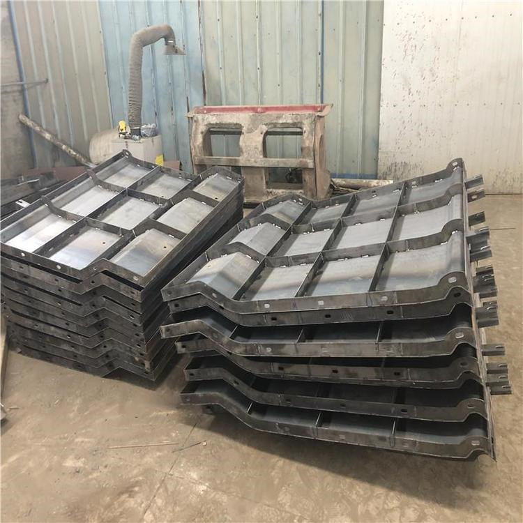 防撞墙钢模具  现浇防撞墙钢模板 高速防撞墙模具 致宏实体厂家加工定制