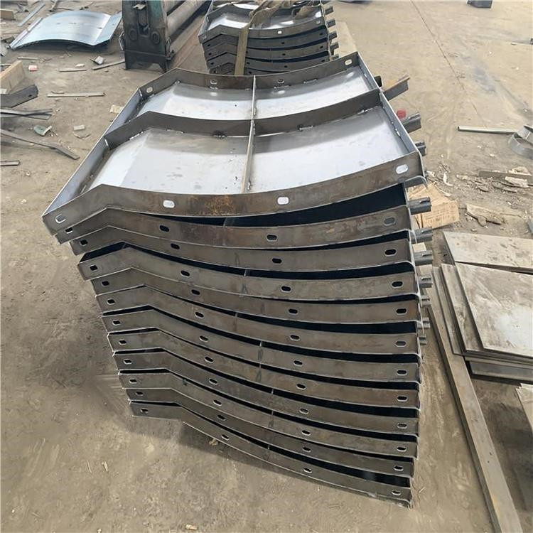 致宏 混凝土防撞墙模具 使用周期长 现浇防撞墙模具 预制防撞墙钢模具