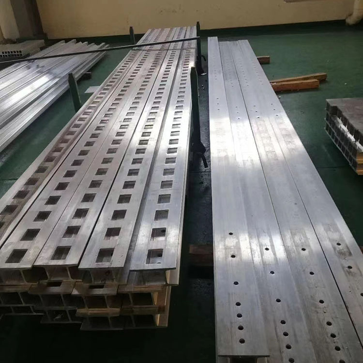专业数控冲孔机供应商 铝合金爬架走道板冲孔开料一体机