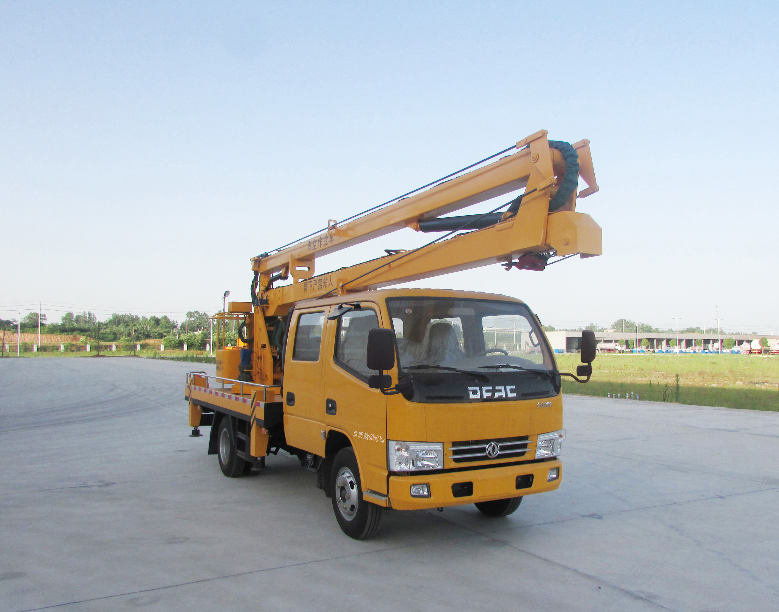 国五多利卡16米高空作业车 楚胜牌