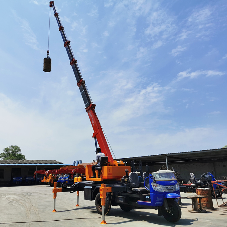 12吨汽吊车 建筑工地吊楼板用车吊 三轮改装自备吊车 久胜机械