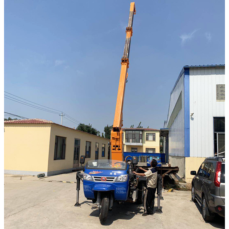 农用三轮随车吊  四驱拖拉机后悬挂随车吊 牵引建三轮随车吊