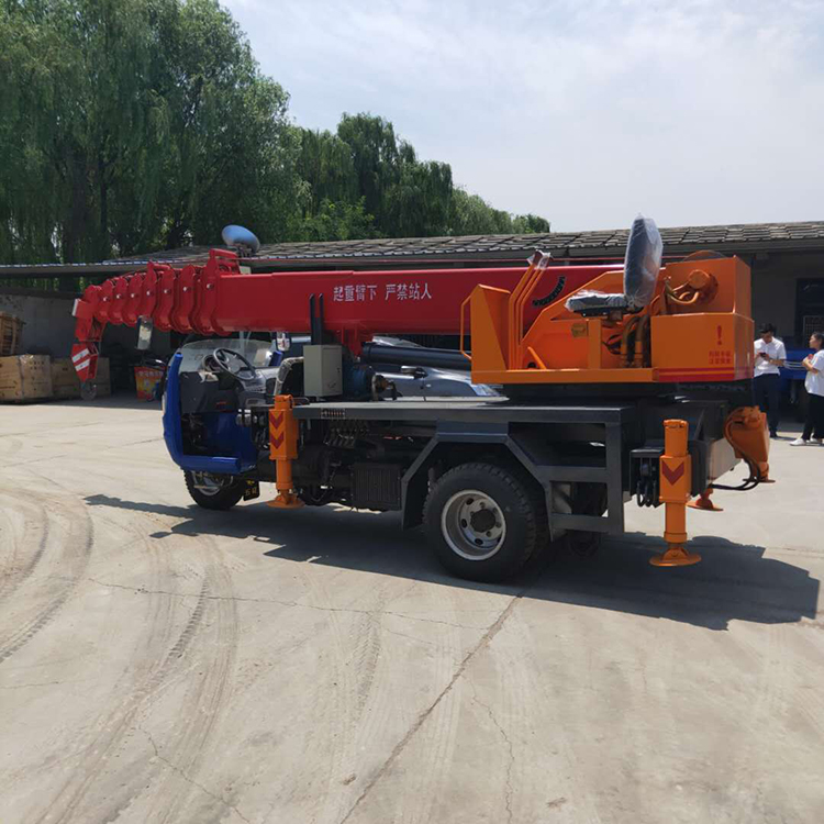 多适用的三轮吊车 建筑施工搬运钢材小吊车 中小型平板吊车  车载式三轮吊车久胜机械