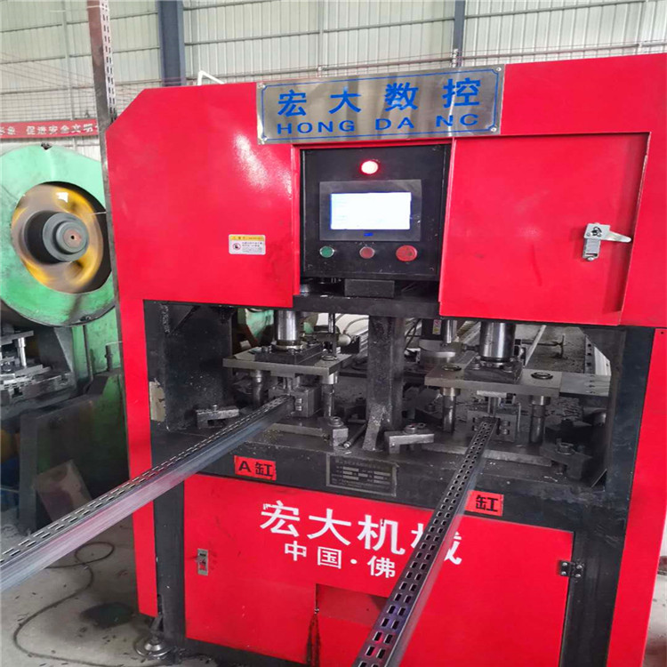 湖北随州方管货架自动冲孔机 商场货架自动冲孔机质优宏大机械