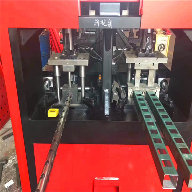 吉林白山仓储货架自动冲孔机 双排孔货架数控冲床厂家服务周到宏大机械