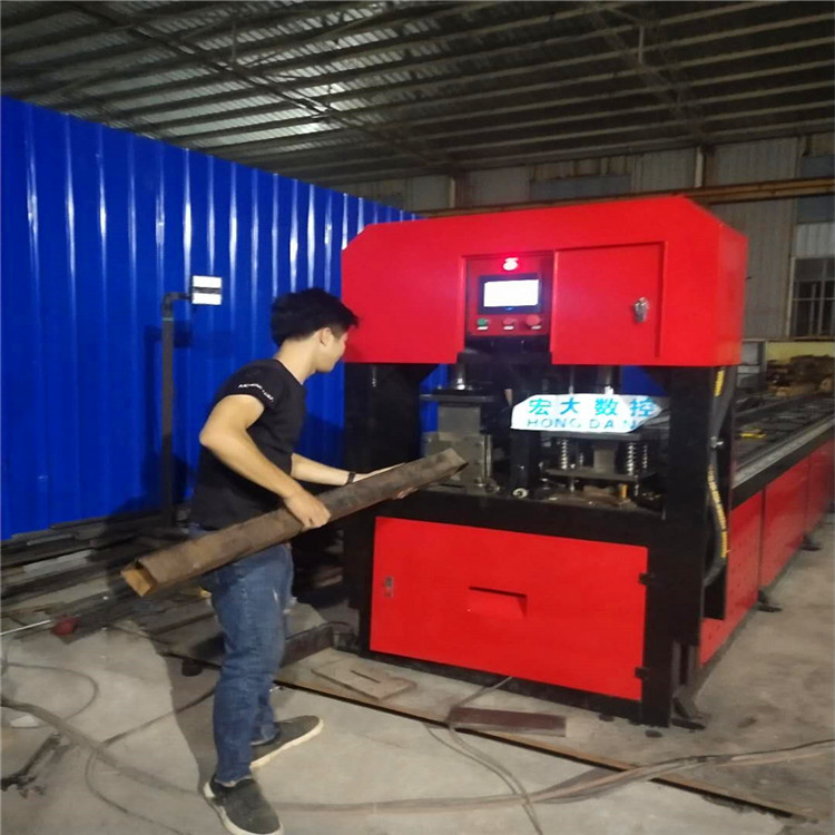 浙江衢州立柱货架数控冲床 双排孔货架自动冲孔机今日价格宏大机械