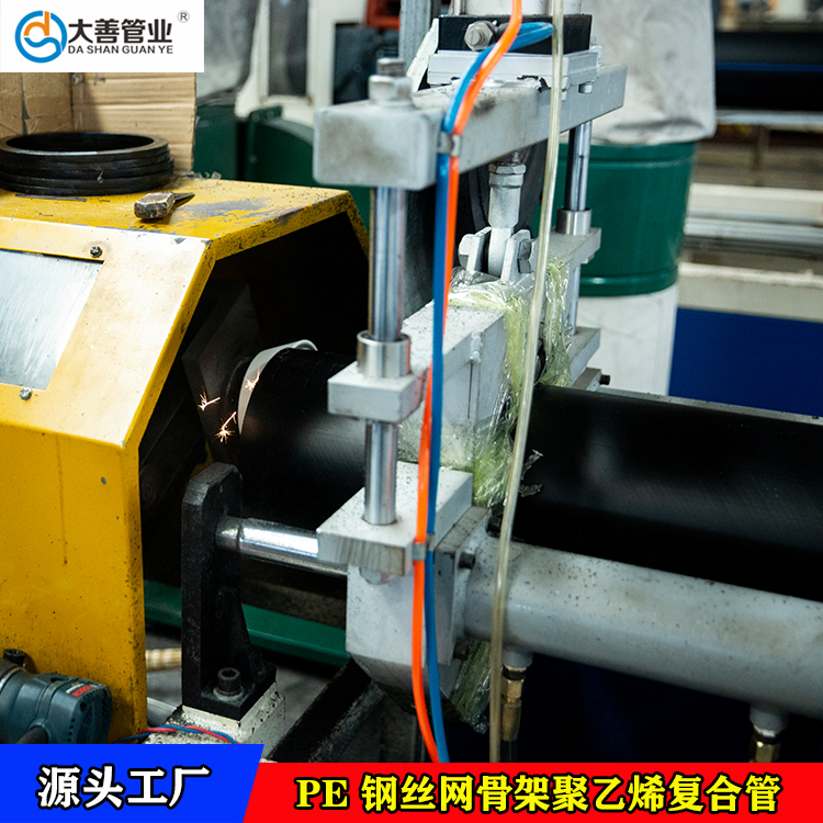 钢丝网骨架聚乙烯复合管源头工厂   山东钢丝网骨架复合管厂家   定制pe钢丝网骨架管