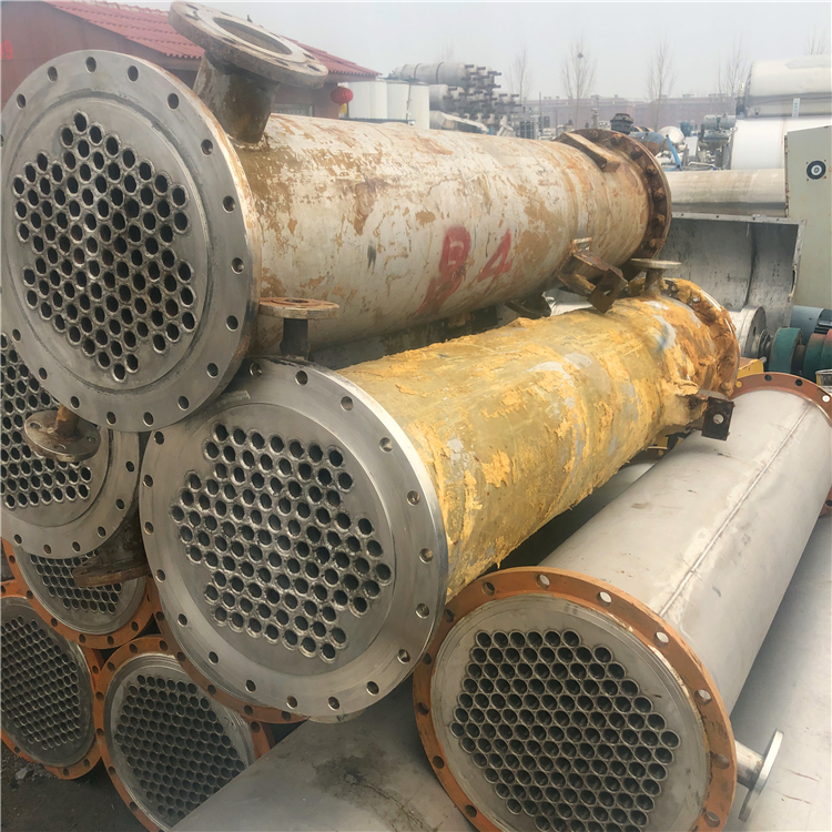 常年出售二手冷凝器 片式冷凝器 列管式冷凝器 规格均有