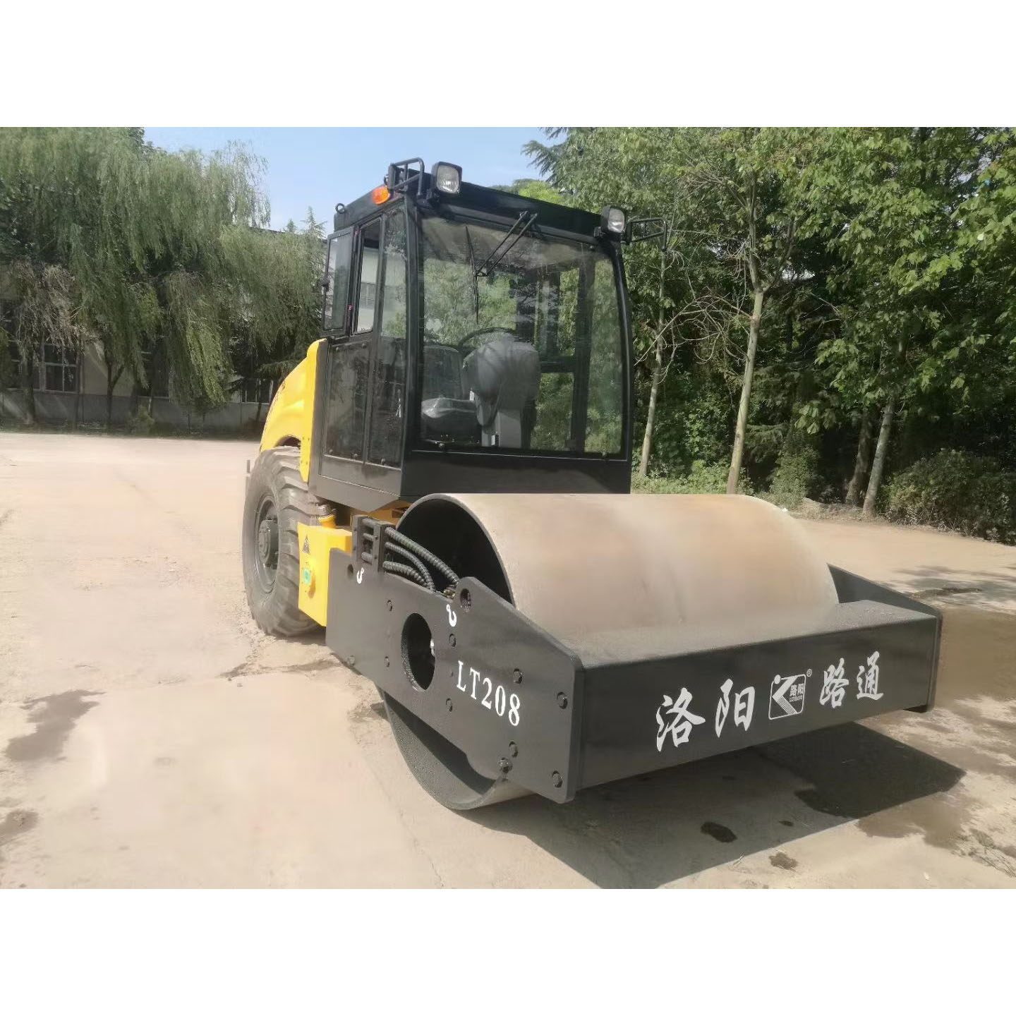 8吨中型跑道碾压机特性 路通重工LT208机械单钢路振动公路回填碾压机厂商