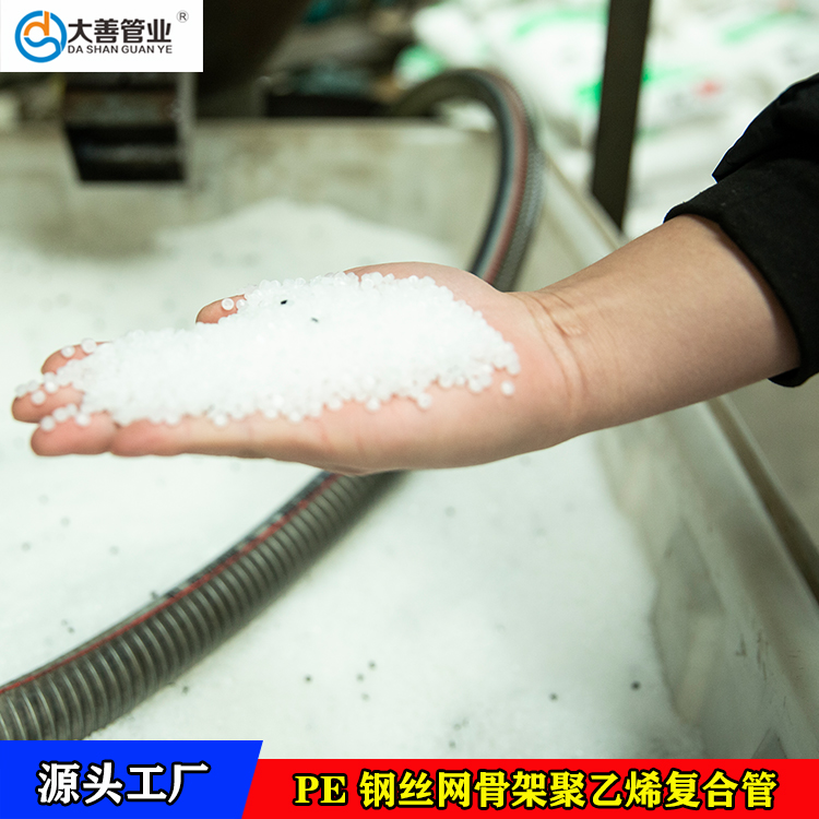 河南新乡钢丝网骨架pe复合管直销   批发地埋pe给水管道   1.6MPa室外排水管道