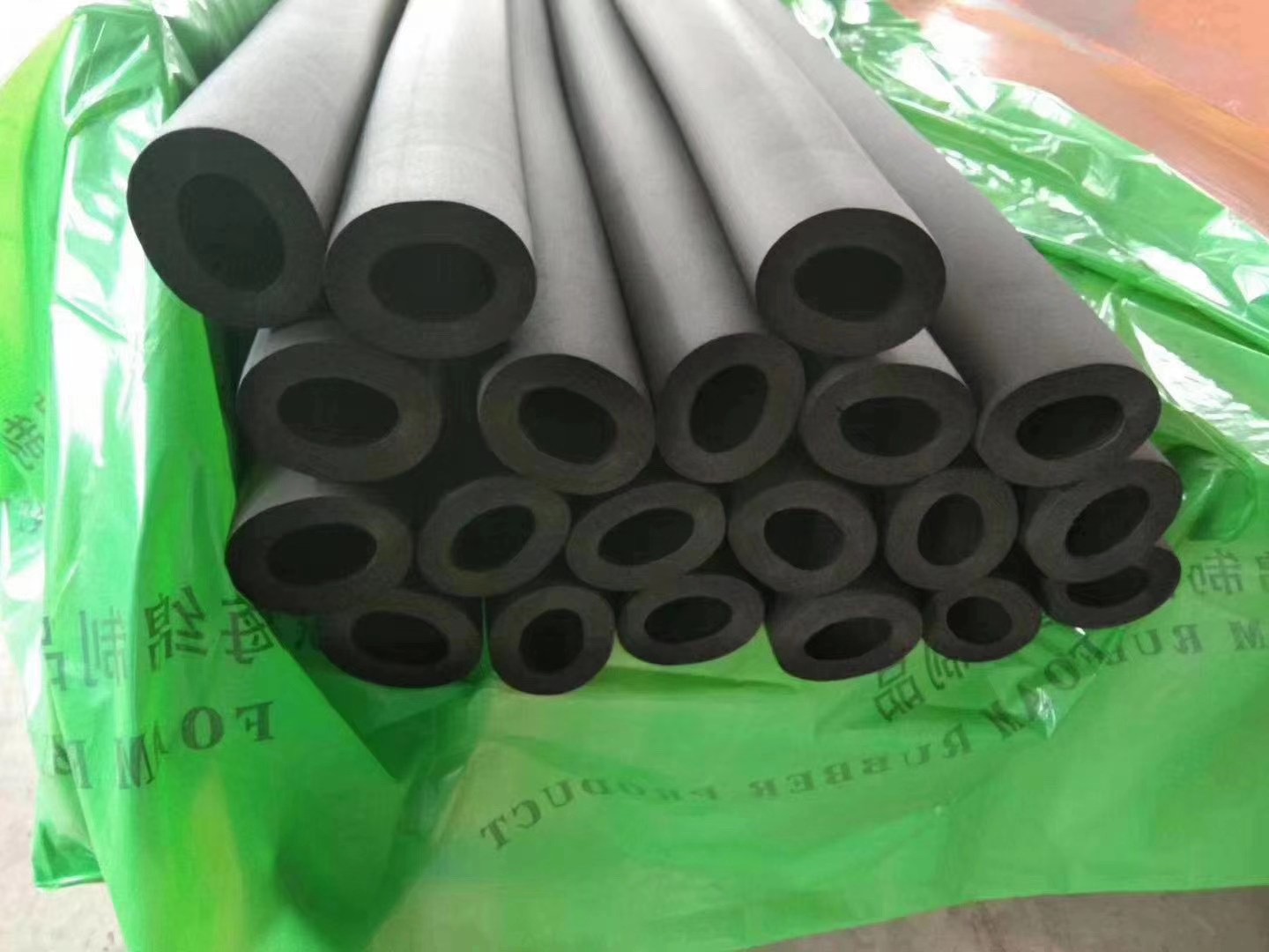 鑫启航 西安橡塑保温管 阻燃隔热橡塑保温管 橡塑保温管现货供应 橡塑保温管批发