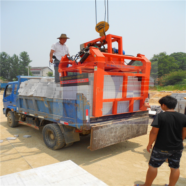 行吊式蒸养标砖抱砖机厂家 东正装砖机 厂家直销 欢迎订购
