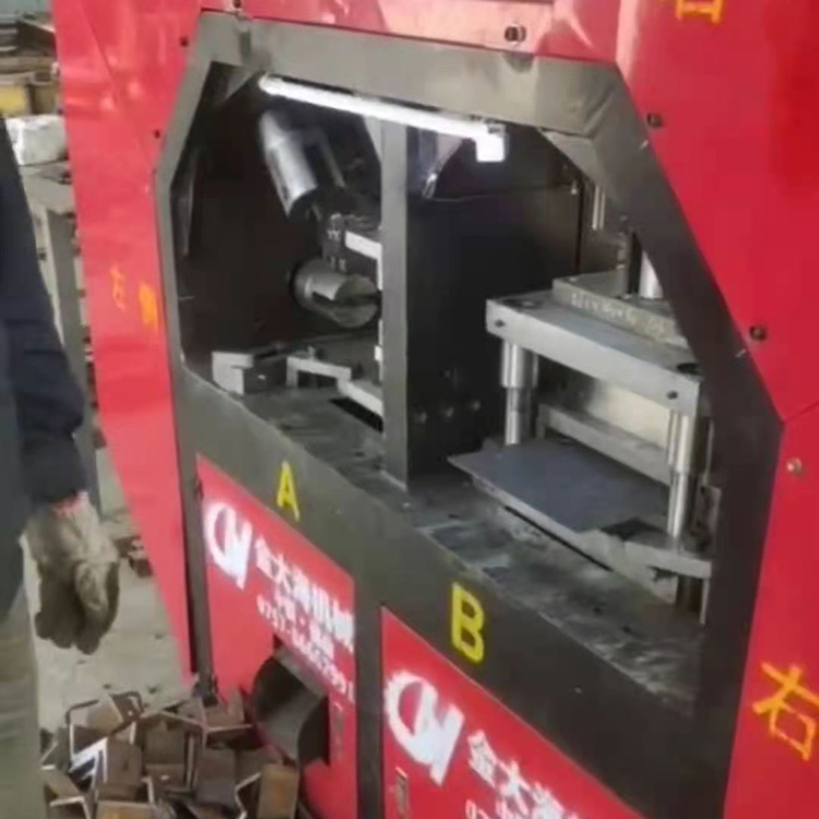 花纹板冲孔带开料 简单快捷