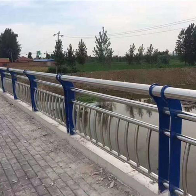 不锈钢围栏  不锈钢道路护栏  不锈钢护栏出售