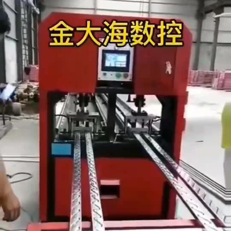 百叶窗数控冲床  铝合金百叶窗工字条的自动冲孔加工