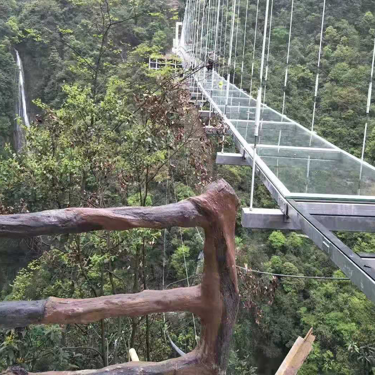 山东美亚玻璃索桥建造 玻璃索桥设计优美