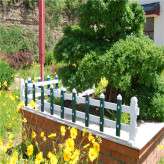 临朐护栏 PVC围栏加工 PVC草坪护栏  苗圃花坛围栏 免费咨询