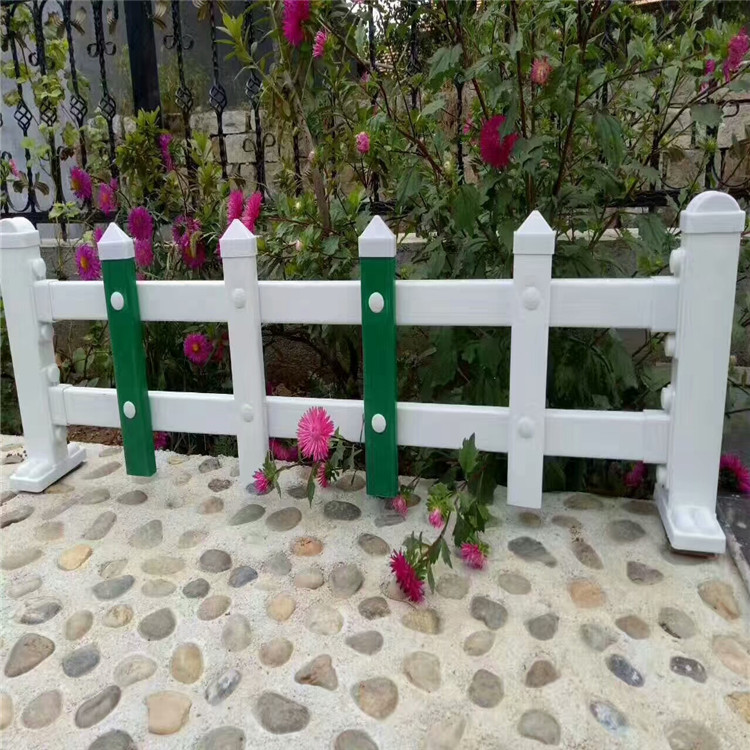 PVC草坪护栏  PVC护栏  塑料护栏批发