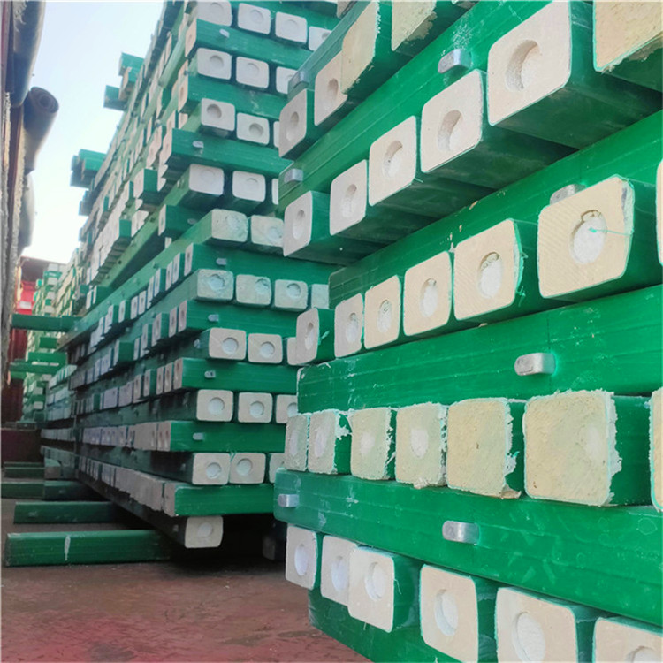  飞腾丝网 水泥立柱 铁路隔离栏复合立柱 厂家量身定制