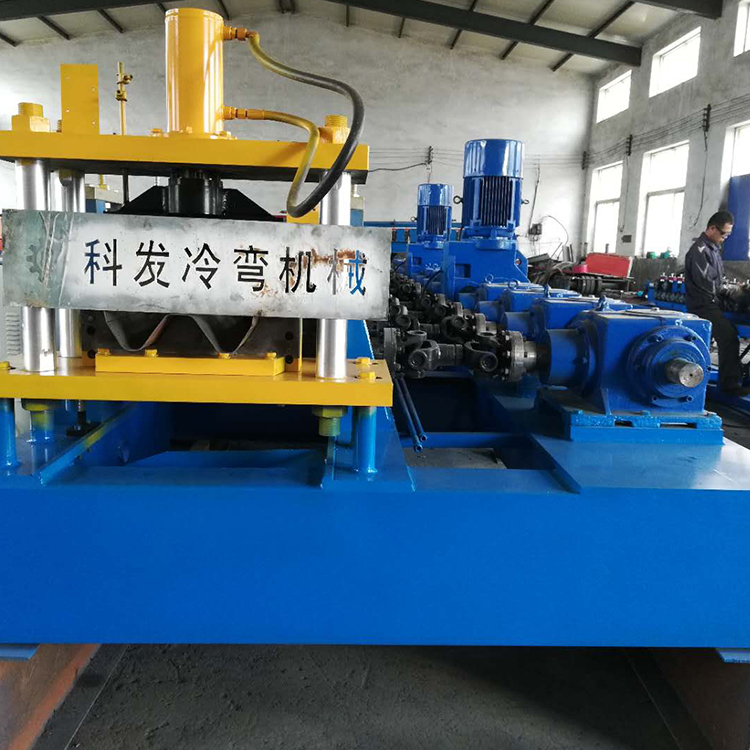 高速护栏机 异型冷弯机械设备 道路护栏弯弧机 铁板压型机械设备