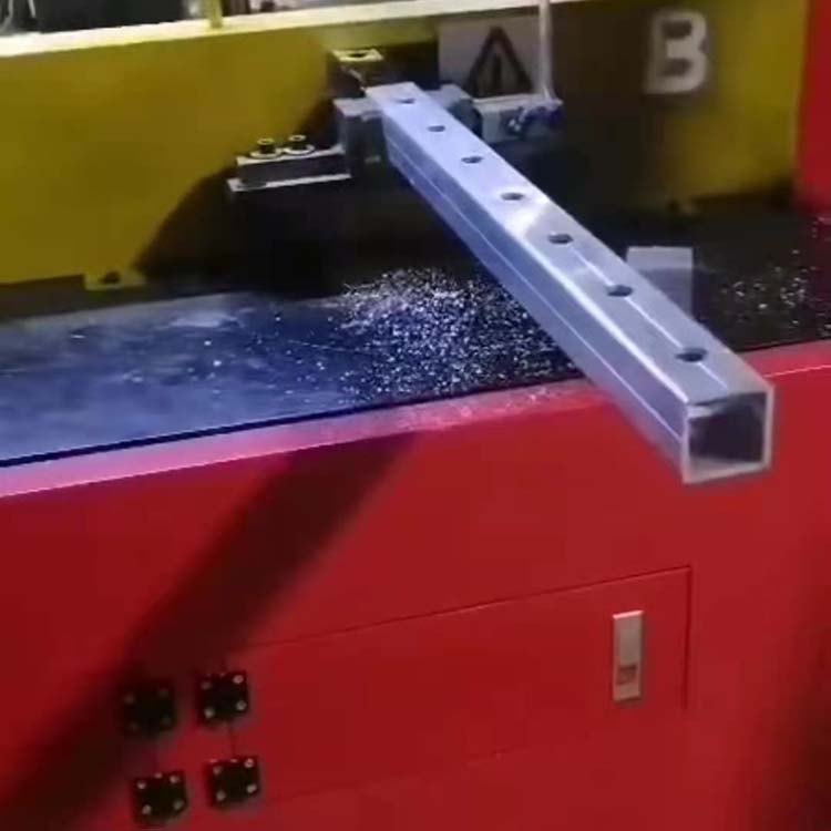 铝爬架立杆冲孔切割下料 角钢双面冲切