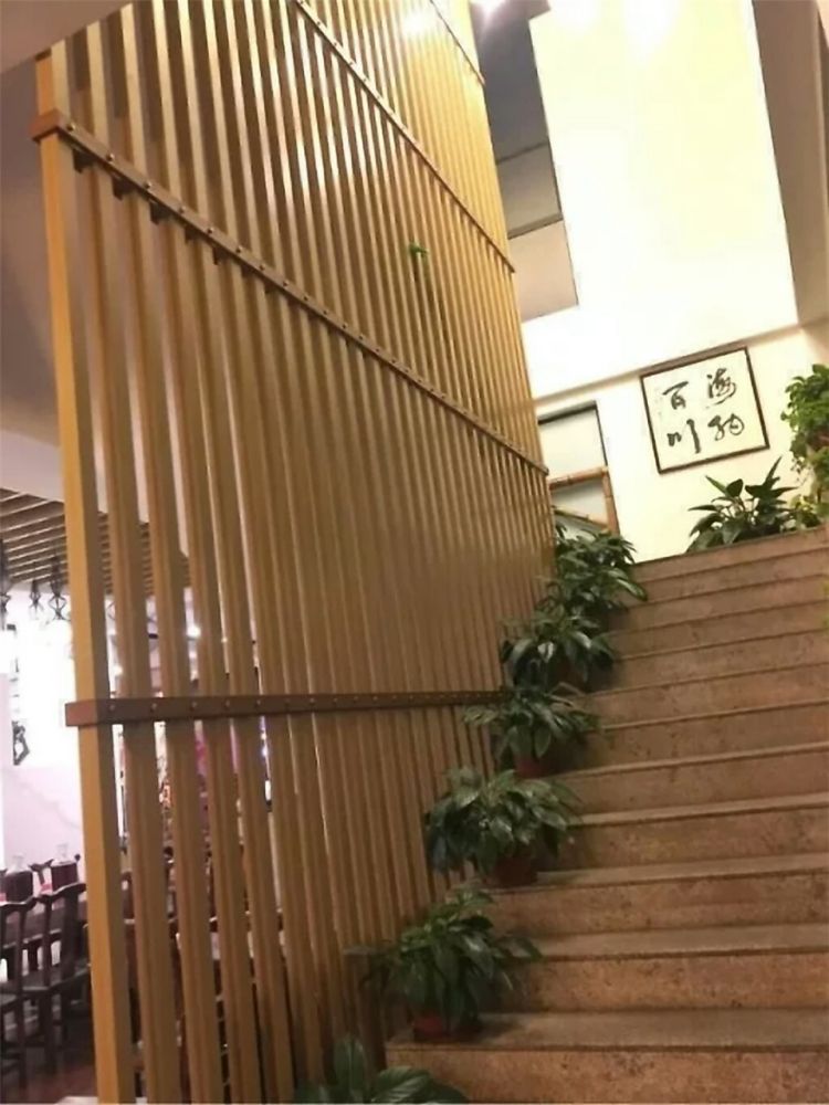 山东室内外隔断铝方通_吊顶弧形铝方通_铝方通幕墙