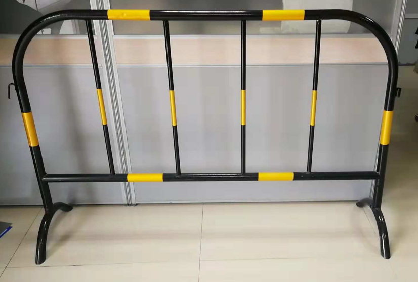 广西南宁铁马护栏厂 南宁铁马移动护栏厂家 交通施工移动防护栏 移动式安全围栏 施工隔离围栏 恒烨筛网