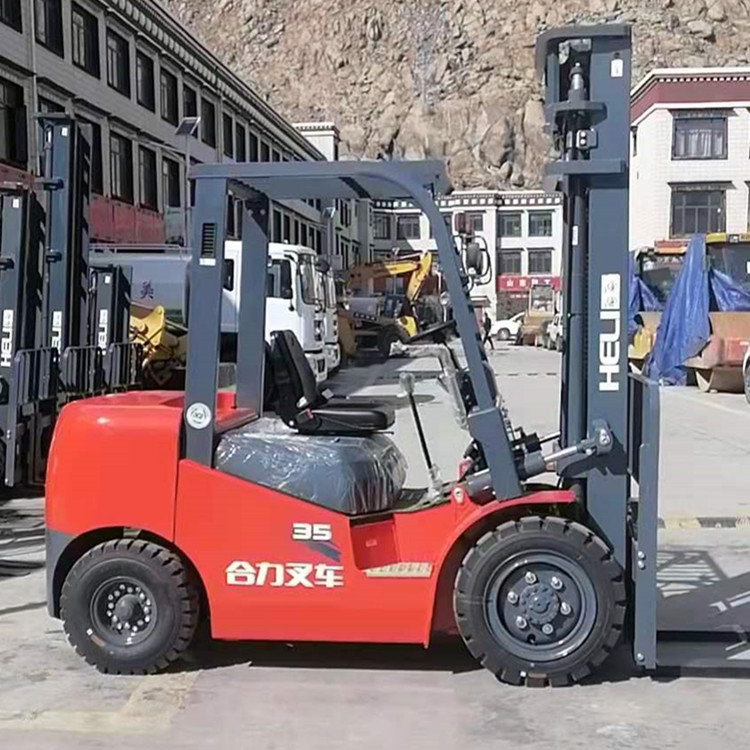 厂家出售四驱叉车3.5吨新型越野叉车  四驱越野叉车 平衡重叉车座驾  期待咨询
