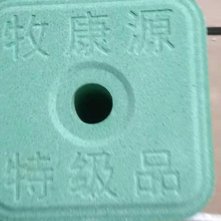 牛羊动物舔砖饲料 焜昊饲料 动物饲料舔砖 牛羊营养舔块 质量放心