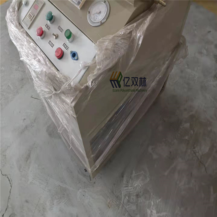 供应太阳能保温管挤出机聚氨酯低压喷涂机 现场施工发泡设备 