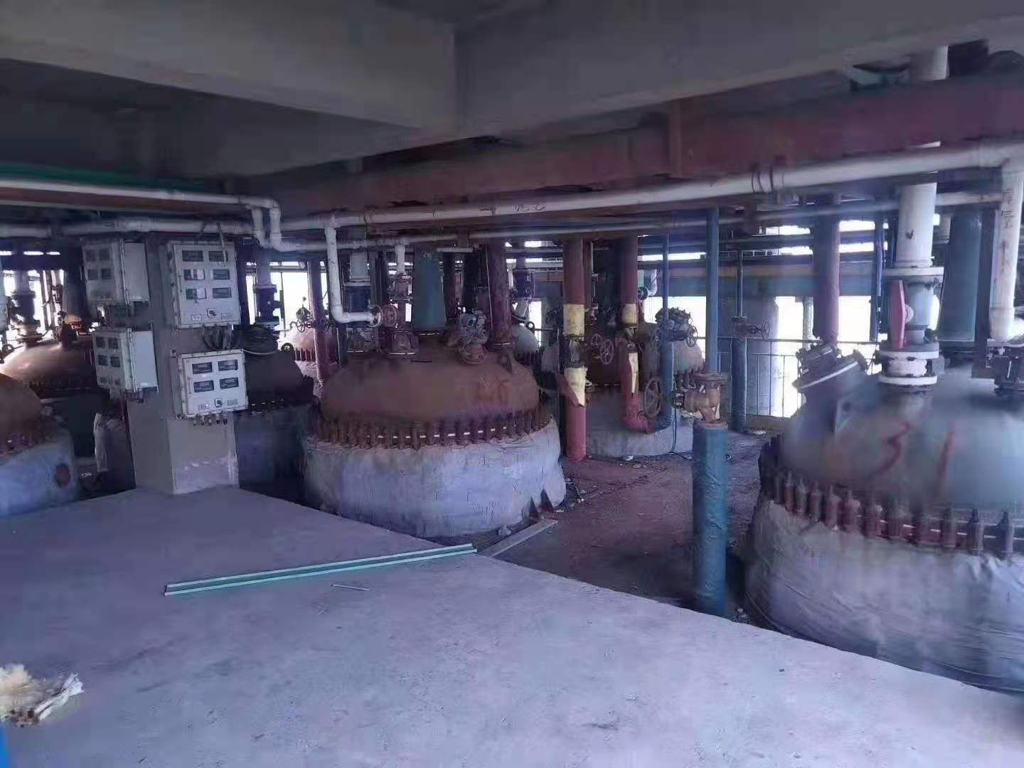 60台5000升搪瓷反应釜在位出售。各种规格反应釜