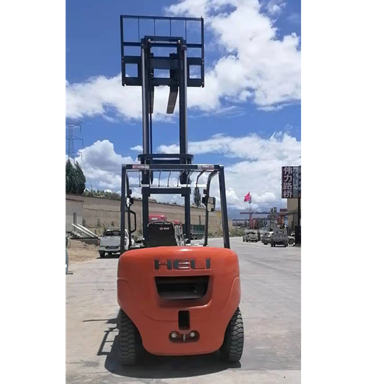 常年出售矿用小5吨叉车  工地砖厂搬运车  全地形搬运越野叉车  欢迎询价