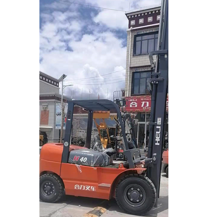 厂家供应四轮驱动4吨越野叉车  多功能燃油柴油叉车    欢迎咨询