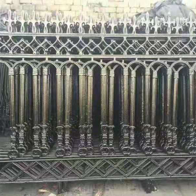 山东铸铁护栏  铸铁围栏  铸铁草坪护栏价格