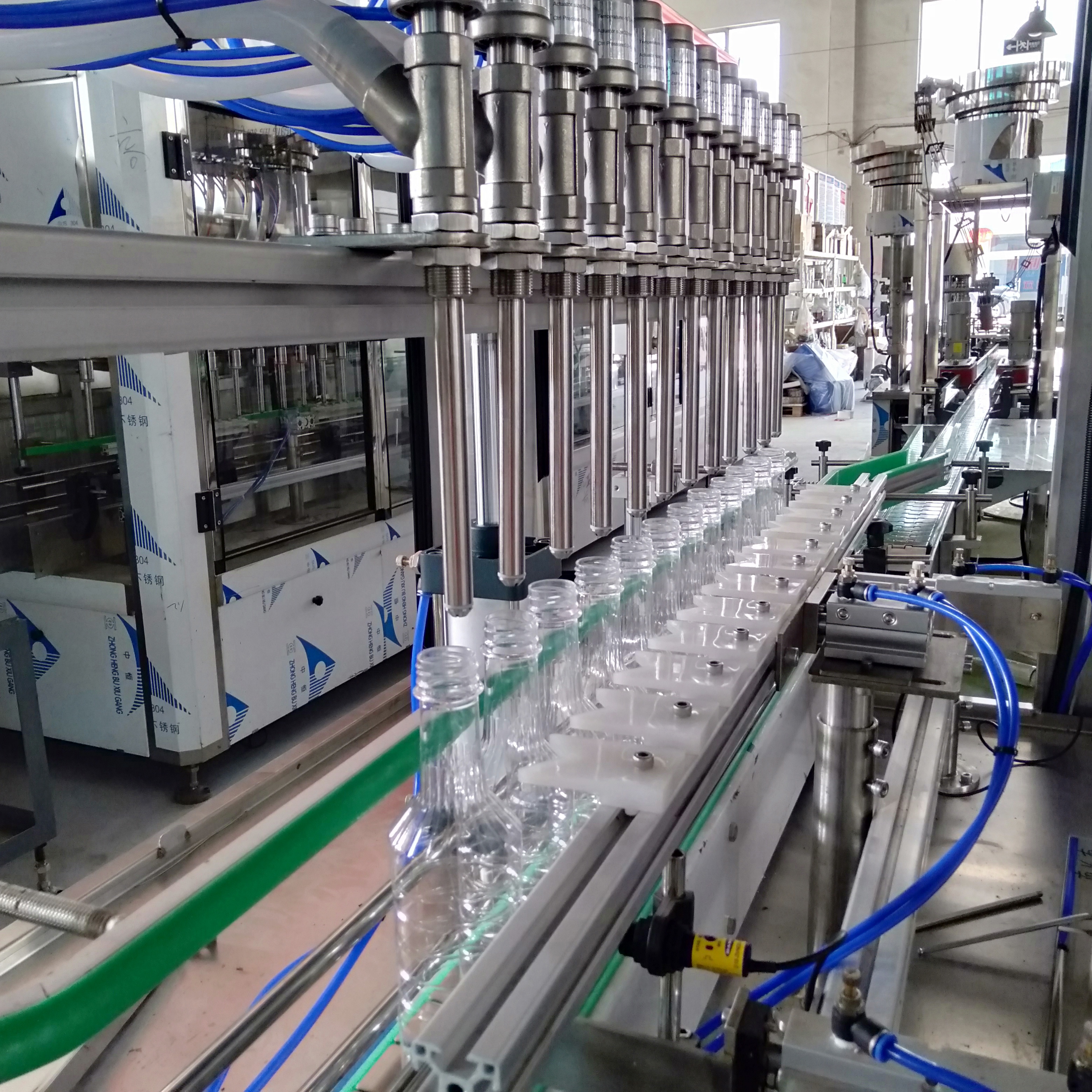 全自动液体灌装机 直线灌装机 饮料灌装机 白醋灌装机 酱油醋灌装机生产厂家 玻璃水灌装机 ZXG型
