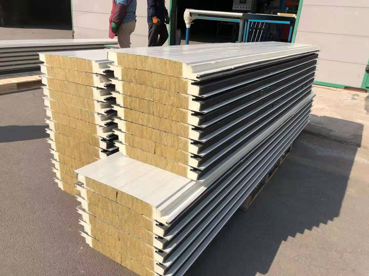 新疆建筑材料 外墙金属挂板 岩棉保温装饰一体板