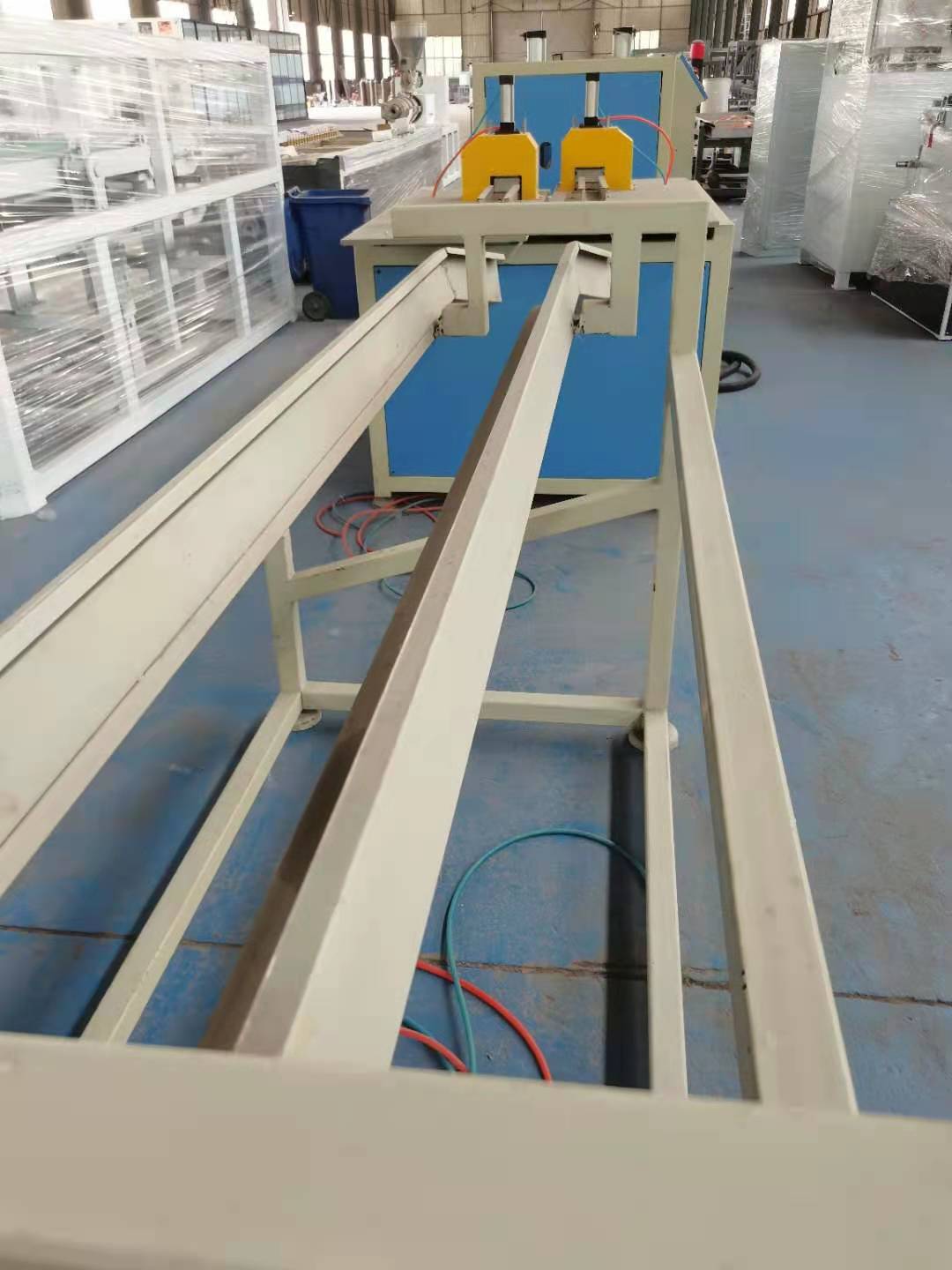 PVC穿线管生产线 PVC一出二穿线管设备 青岛地区 设备批发 海沛斯出品