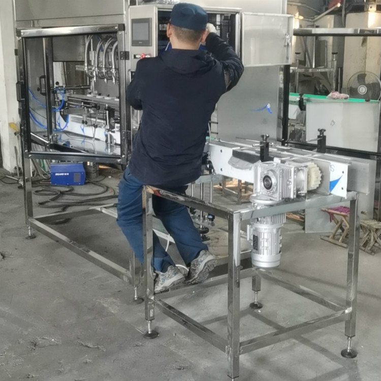 食用油灌装机  多头食用油灌装设备 厂家直供 欢迎定制型号