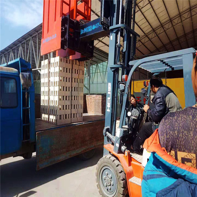 新型智能自动化抱砖机 标砖上砖机 空心砖夹砖机 厂家直销