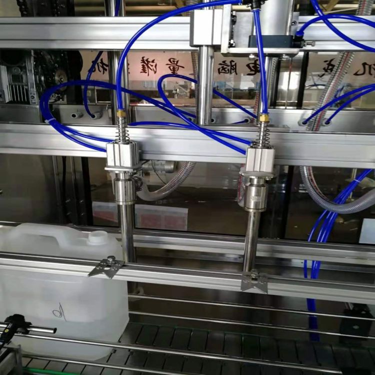 洗衣液洗洁精定量灌装机酒水果汁饮料灌装机