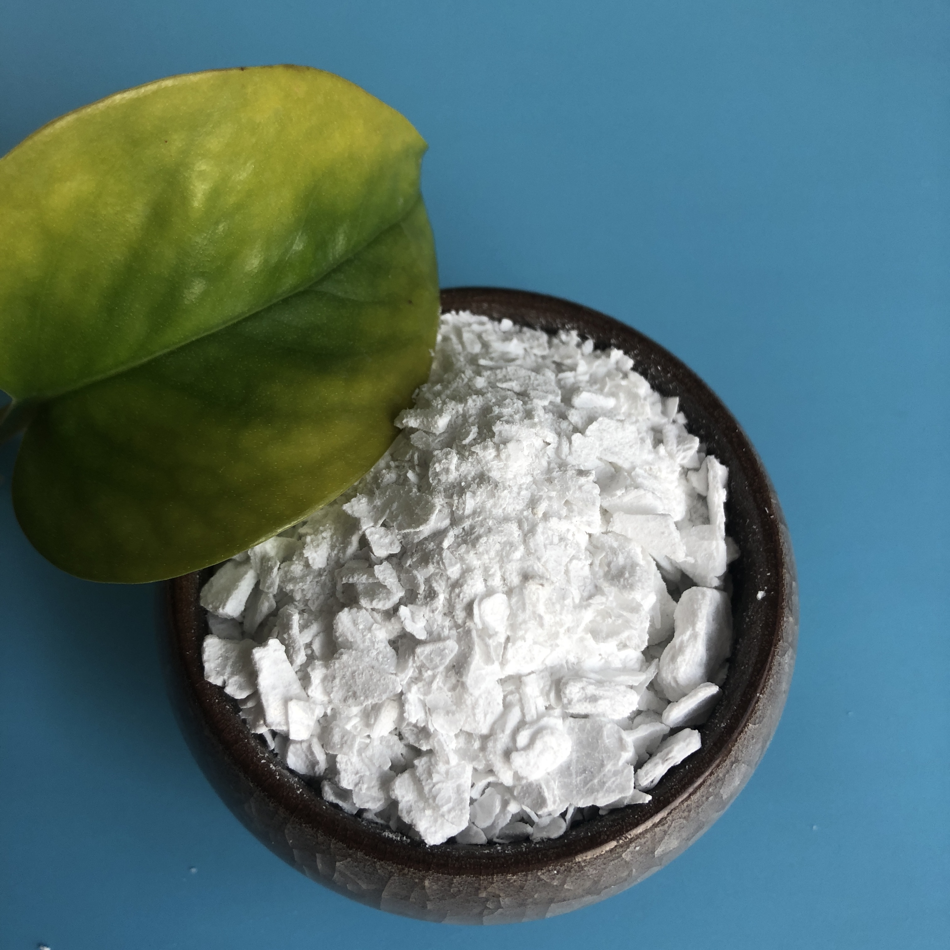 供应氯化镁食品级 99含量无水氯化镁片 食品添加剂用氯化镁