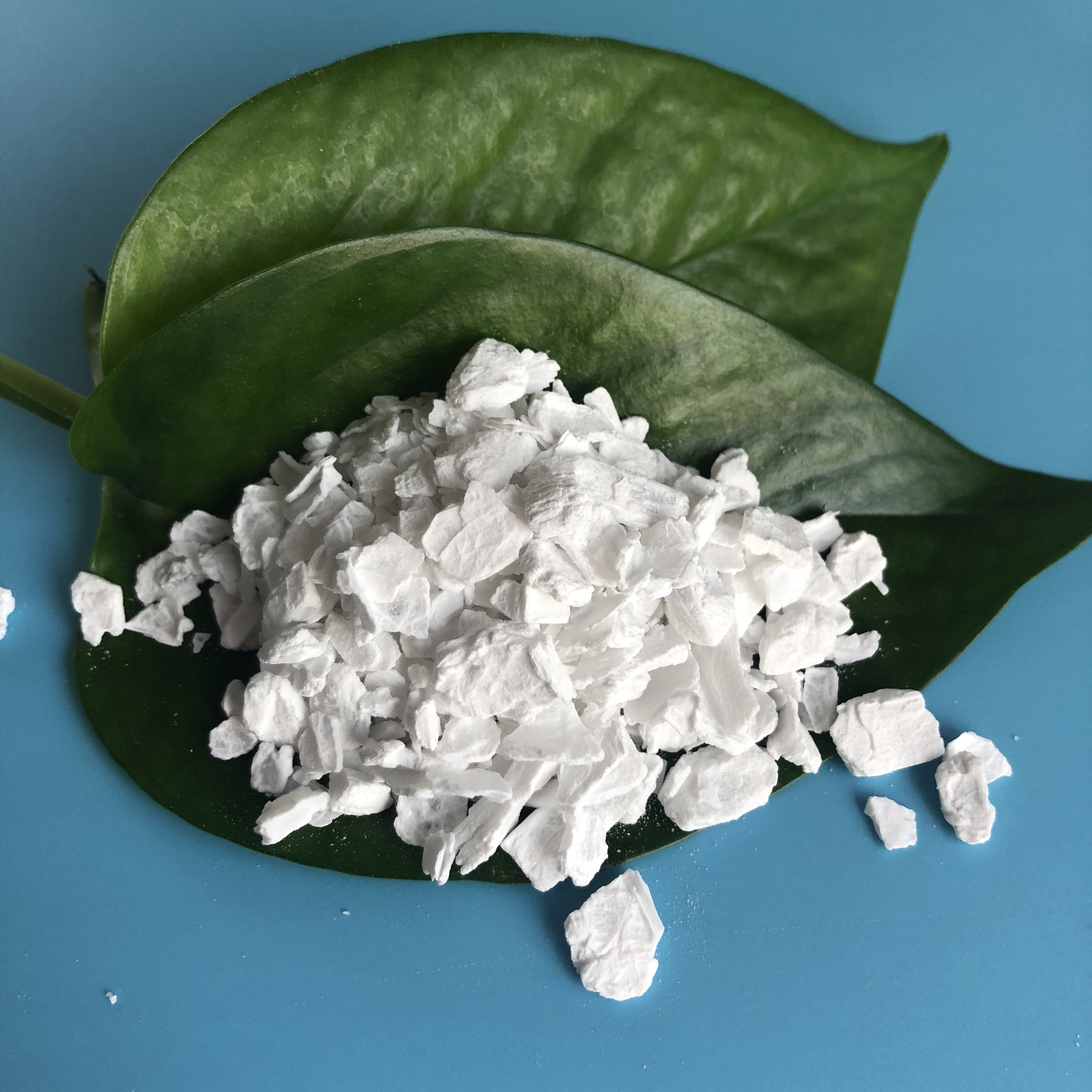 厂家供应工业级氯化镁 99含量无水氯化镁片 机械工业用氯化镁