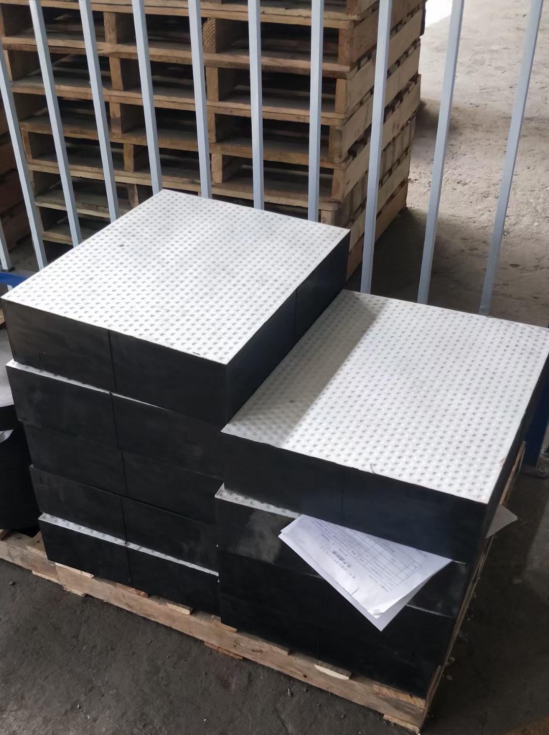桥梁橡胶板式支座产品图片 陕西桥梁橡胶板式支座生产公司 甘肃桥梁橡胶板式支座销售电话